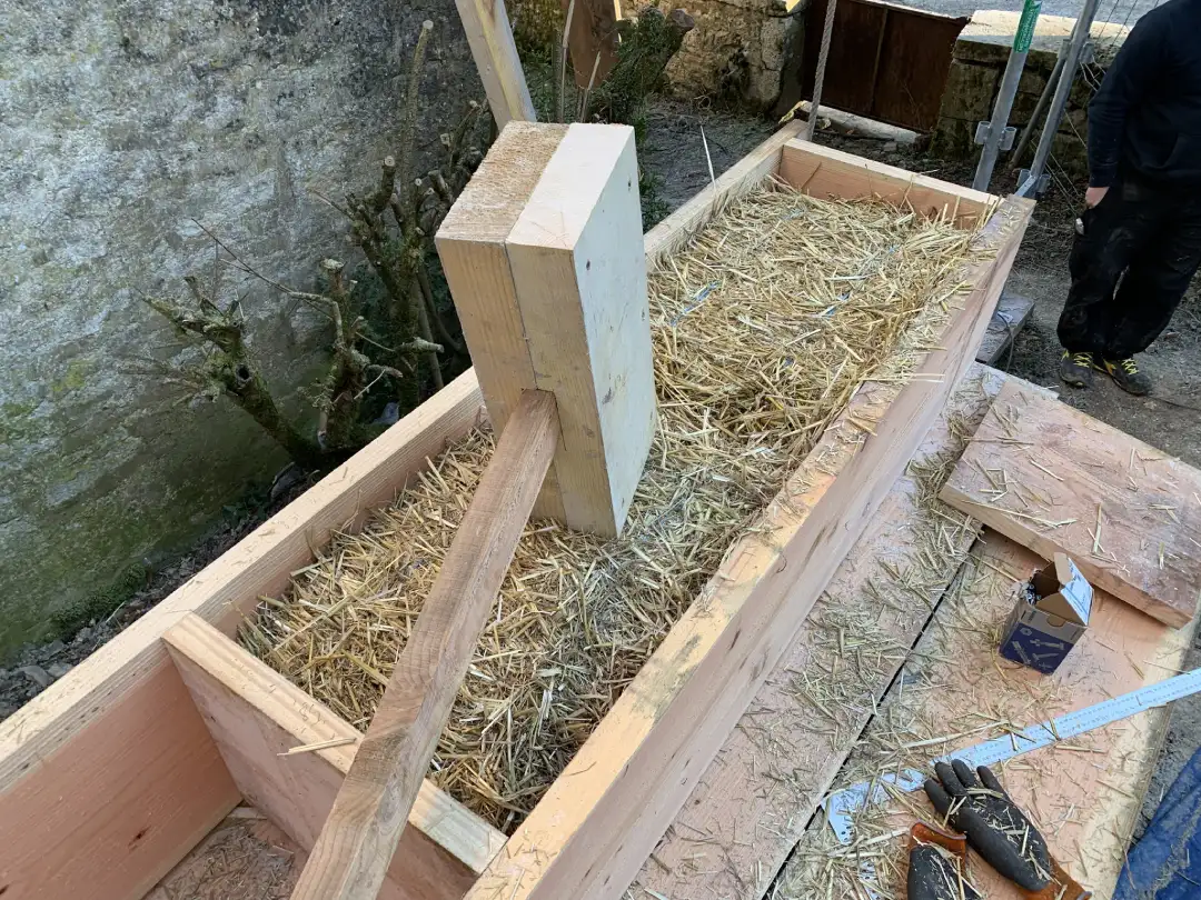 Toiture isolée en bottes de paille à Longvic
